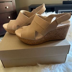 NIB never worn Clarks tan comfort sandals size 6W